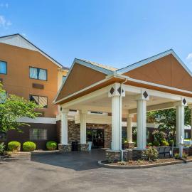 Best Western Plus Georgetown Corporate Center Hotel、ジョージタウンのホテル