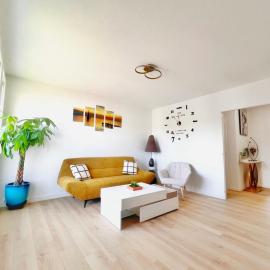 NOZA Appartement 65m2, 2 chambres - RDC, Parking gratuit, Nantes agglo Rezé, hotel a Rezé