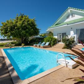 Beachfront 2 Bedroom Villa, hotel en Koh Samui