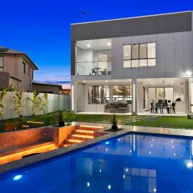 Ocean Escape - Majestic, Luxurious Canal Home: Bongaree şehrinde bir otel