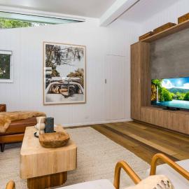 'Rail Trail Cottage'-Artisan home with pool & AC