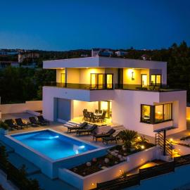 Luxury beachfront Villa Dolce Vita, Sevid
