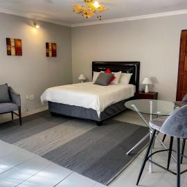 Bobisemo Luxury Pretoria East Apartment, hotel i Tierpoort