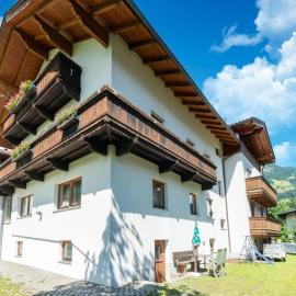 Apartment in Tyrol near Ski Lift, hotel a Fügen
