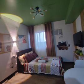 Happy Homestay at Fullerton Suites Condo near Nuvali and Tagaytay, hotel em Silang
