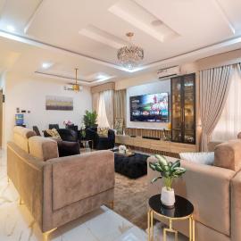 Luxury Lagos Apartment with 3 Bedrooms