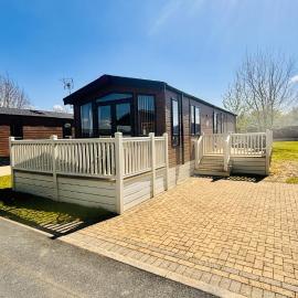 Lottie's Lodge With Hot Tub