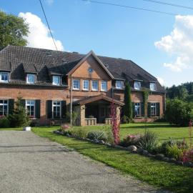 Gutshaus Dämelow tussen Schwerin en Wismar, hotel a Dämelow
