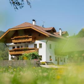 Apartment Getzenbergerhof, hotel u gradu Kjenes