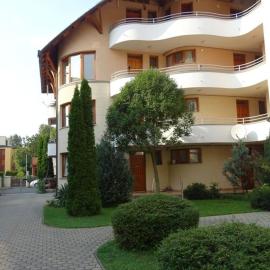 Napsugár 2 apartman, hotel in Balatonlelle