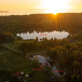 Lakefront cottage 10 min walk from Baltic Sea, Hotel in Tūja