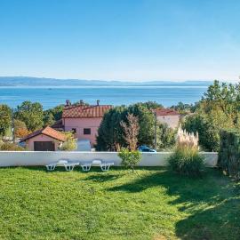 1 Bedroom Lovely Apartment In Ika