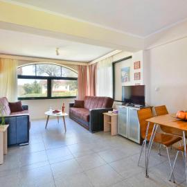 Calm & Peaceful, hotel in Gouvia