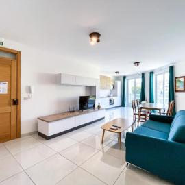 Msida Central Suites - EMMNIC Court, hotel em Msida