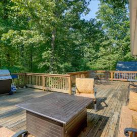 Harpers Ferry Cabin - Walk to Private Lake!, hotel in Harpers Ferry