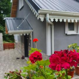 Cennet bahçesi – hotel w mieście Yomra