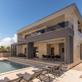 Luxurious Home In Nin, hotel in Nin