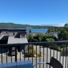 Race Rocks Townhouse - Pet Friendly Sooke Rental, hotel a Sooke