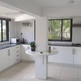 Kianna Apartments, Hotel in Mba