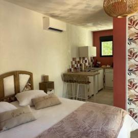 Les Gîtes W''elles''come, hotel u gradu 'Cotignac'