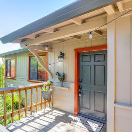Downtown Fair Oaks Home ~ 15 Mi to Sacramento!, hotel u gradu Fair Oaks