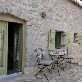 Myrto's Memories- My steki- Cozy stone house with all extras، فندق في Áyios Athanásios