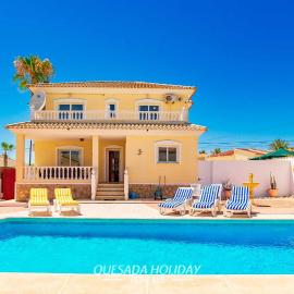 Stunning Central Villa Rosa in Ciudad Quesada Rojales Spacious 4-Bedroom Retreat with Private Pool, hotel in Ciudad Quesada