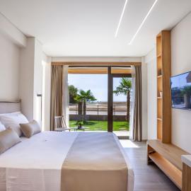 Aliston Deluxe Living - Adults Only