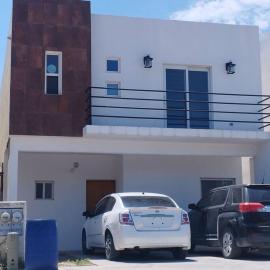 Hermosa casa a 5 minutos del consulado Americano, cuenta con 3 recamaras, sistema de refrigeración y calefacción, מלון בסיודאד חוארס