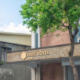 CHECK inn HIVE, хотел в Луодонг