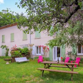 2 Bedroom Stunning Home In Burzet, hotel a Burzet