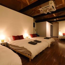 最大10名 観光地まで徒歩5分 無料駐車場付き 函館駅車で5分 好アクセスRed penta, hotell sihtkohas Hakodate