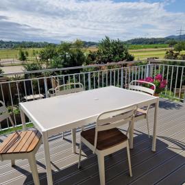FeWo1 neuwertige, große 110qm FeWo über zwei Etagen mit Balkon im Außenbereich、リーゲルのホテル