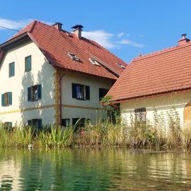 Apartment in traumhafter Lage mit Naturbadeteich, hotel em Ferlach