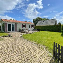 Stunning Home In Tzummarum With Kitchen