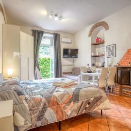 DiegHouse - Monolocale con cortile in corte lombarda vicino al Centro
