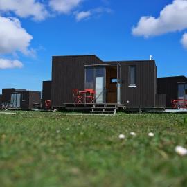 Tiny House Nature 2 Innenlage - Green Tiny Village Harlesiel, hotelli kohteessa Carolinensiel
