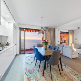 Sea-view Sunrise condo close beaches and Monaco, отель в Кап-д'Ай