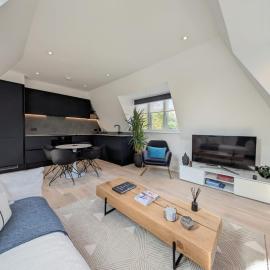 2BR flat in Greater London with free parking, hotel sa Finchley