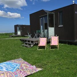 Tiny House Nature 11 Innenlage - Green Tiny Village Harlesiel, hotelli kohteessa Carolinensiel