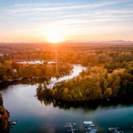 Halesford Harbour Resort - Smith Mountain Lake, hotel di Moneta