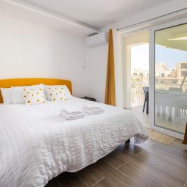 Luxury Family Apartment close to Mgarr ix-Xini with Parking, hotel di Xewkija