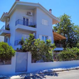 Homey Family ArtAki, hotel in Nea Artaki