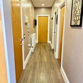 luxury 2 bedroom flat with a kitchen
