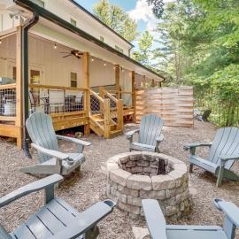 Luxury Helen Retreat | Hot Tub & Game Room, hotel sa Helen