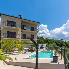 Pool And Garden Apartment Happy Sound - Happy Rentals, hotel in Rijeka