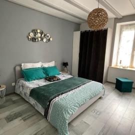 Appartement ravissant en bordure du Doubs、Longevelle-sur-Doubsのホテル