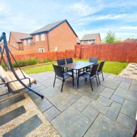 Peaceful rural location in the heart of the Warwickshire countryside - Convenient access to the M6, M45, and A45