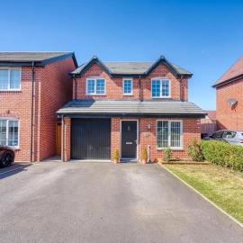Peaceful rural location in the heart of the Warwickshire countryside - Convenient access to the M6, M45, and A45
