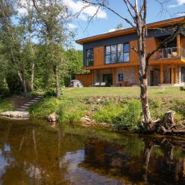 3 bedroom Villa Klintenes near the River, hotel di Tīnūži